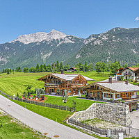 KITZIMMO-Zwei Luxuschalets mit Panoramablick in Top-Ruhelage kaufen - Immobilien Steinberg Tirol.