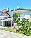 Villa mit Grünanlage