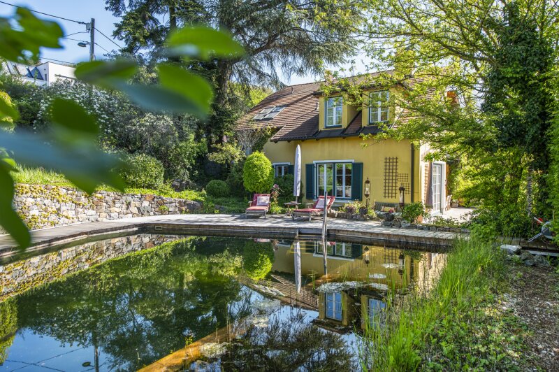 Villa mit Natur-Pool