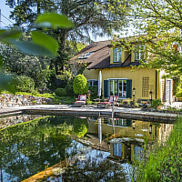 Villa mit Natur-Pool