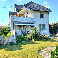 2 Familienhaus mit 2 Terrassen und Garten