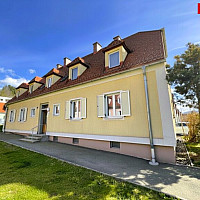 Gebäudeansicht Hauszugang