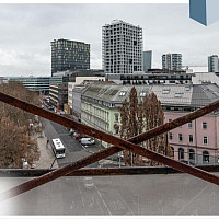 Ausblick vom Wohnzimmer auf den Volksgarten