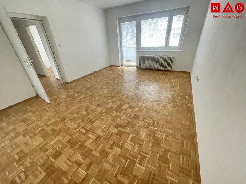 Wohnzimmer mit Balkon