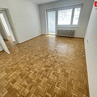 Wohnzimmer mit Balkon