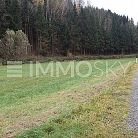 länglich und gute Anbindung