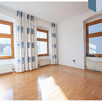 Wohnzimmer mit Belichtung über Süd und West