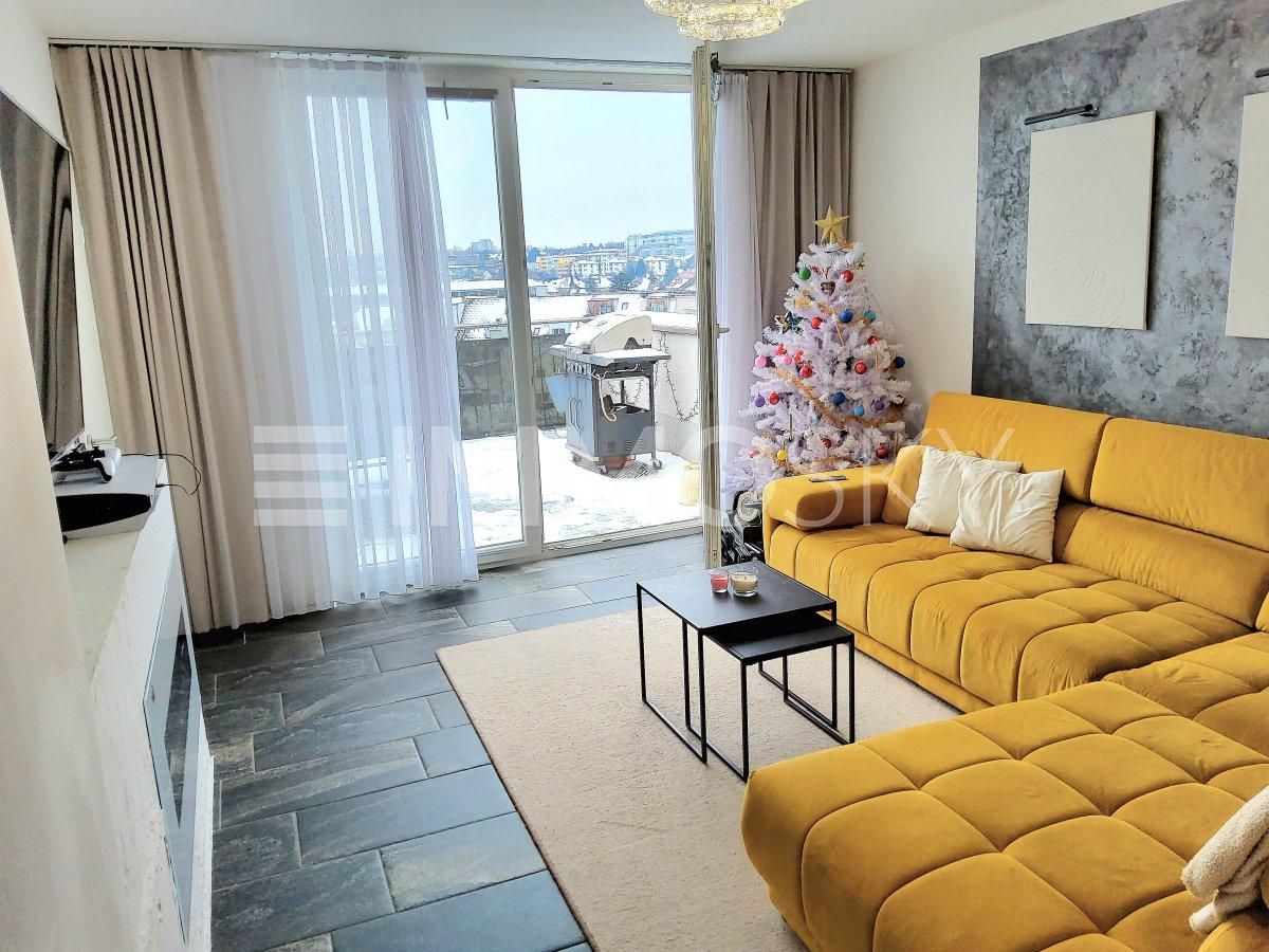 Wohnlandschaft mit Ausgang Dachterrasse