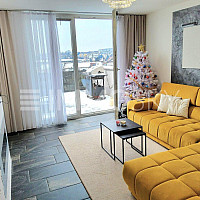 Wohnlandschaft mit Ausgang Dachterrasse