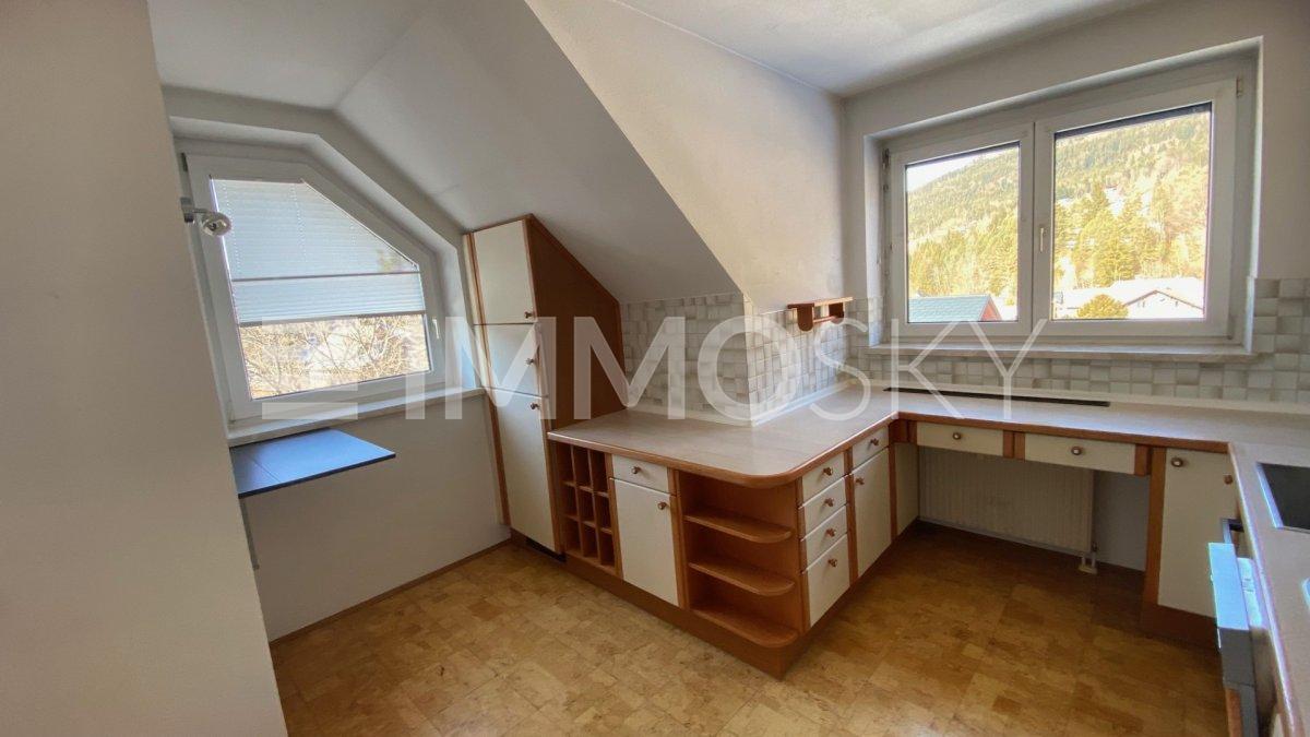 RUHIGE LANDWOHNUNG MIT SCHÖNER AUSSICHT