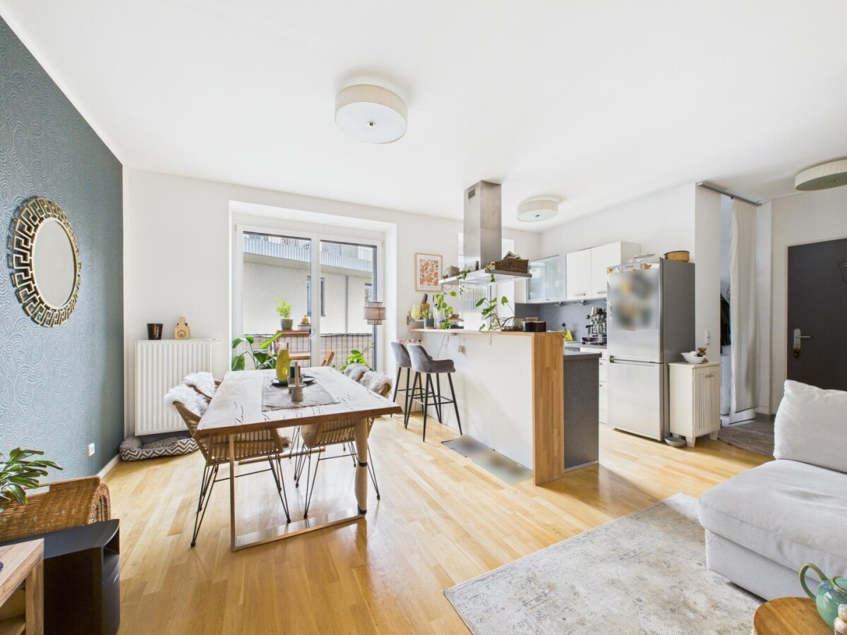 CAM04191G0-PR0061-STILL001 (1)