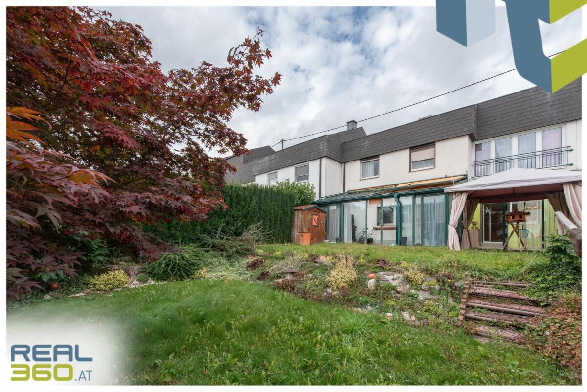 Garten mit Blick auf das Haus