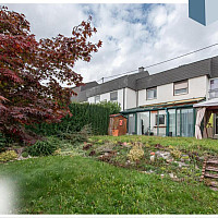 Garten mit Blick auf das Haus