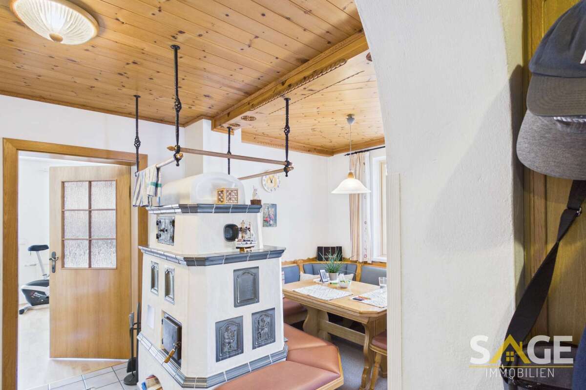 Essplatz mit Kachelofen