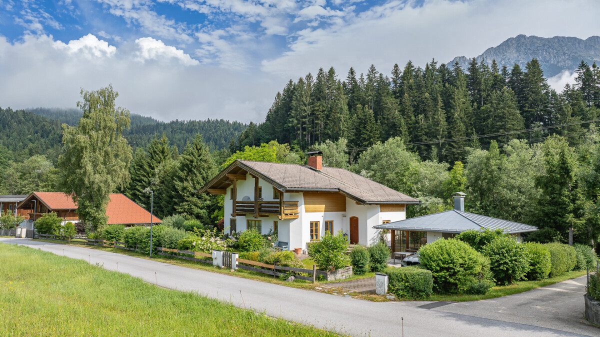KITZIMMO-Einfamilienhaus mit großem Grundstück kaufen - Immobilien Söll.-1