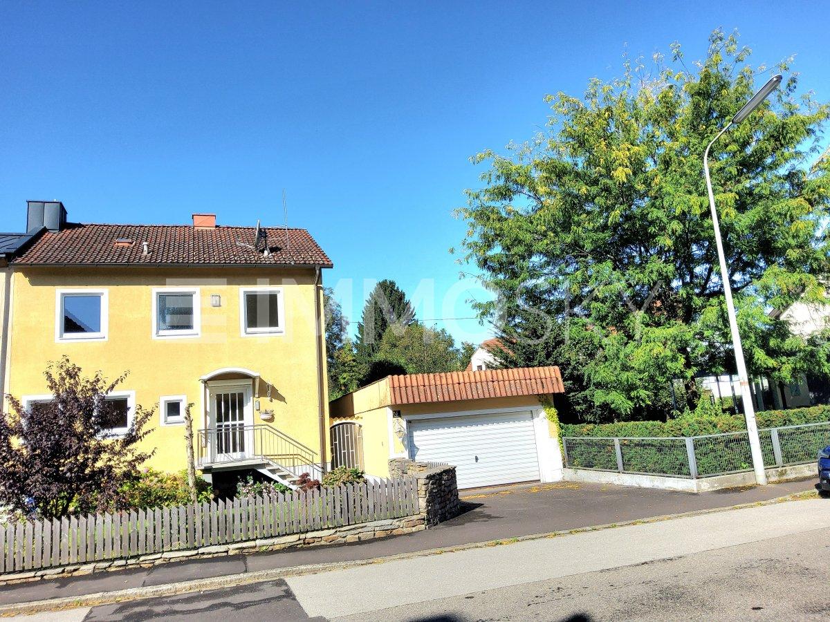 Doppelhaushälfte mit Garage