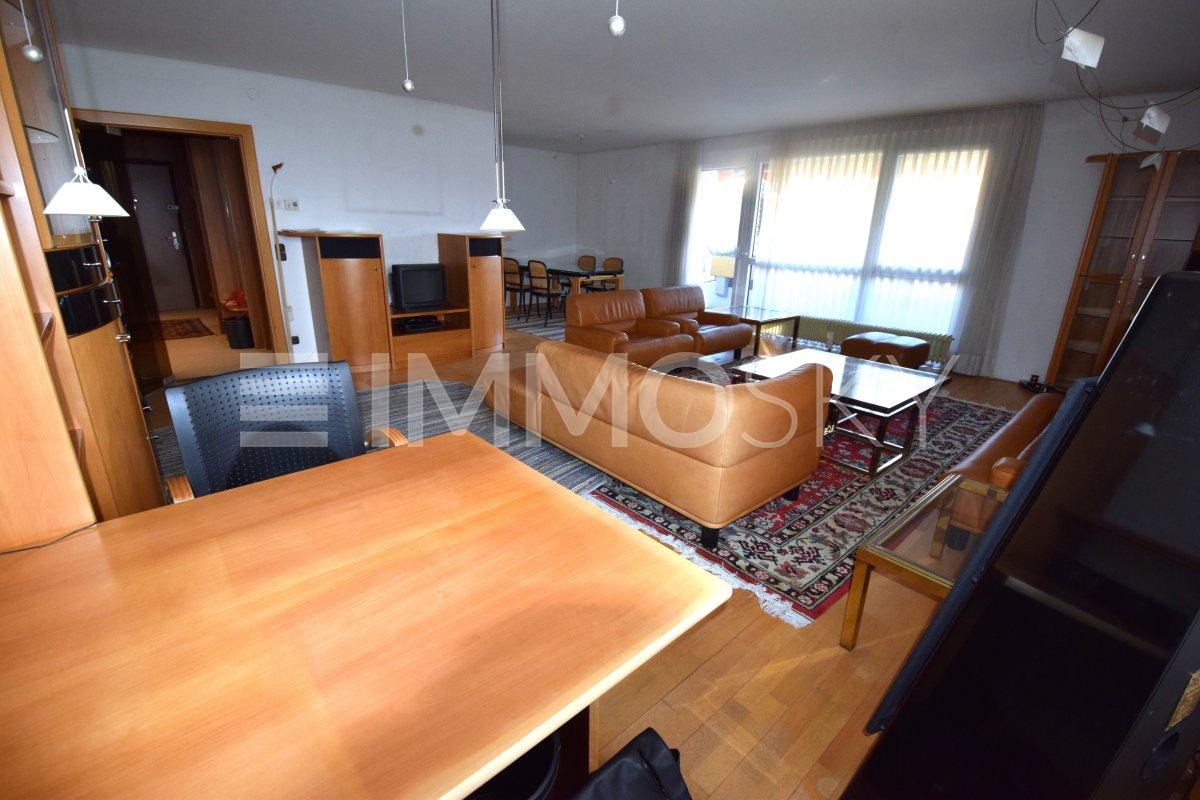 großer gemütlicher Wohnbereich