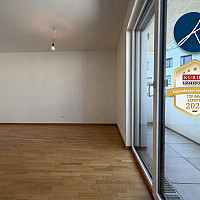 Wohn-/Essbereich mit Ausgang zum Balkon