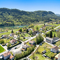 Wohn- und Geschäftshaus in Keutschach-Höflein mit 1.892m² Grundstück und 3 XXL-Garagen Nähe Rauschelesee mit vielen Verwendungsmöglichkeiten