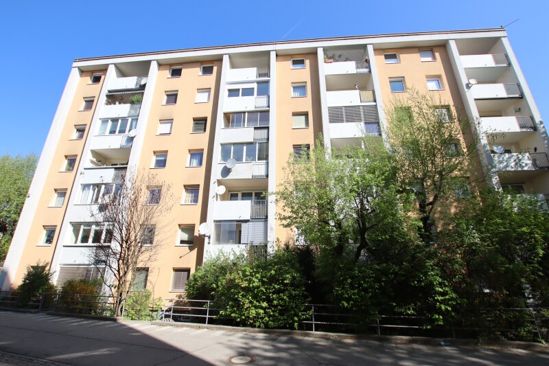 Sanierungsbedürftige aber super aufgeteilte 4 Zi Wohnung mit 112m² in Waidmannsdorf - Villacherstraße