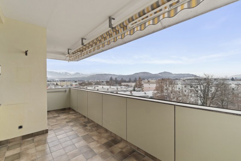 Schöne, sanierte 3 Zimmer Wohnung (Penthouse) 95,00m² mit Westloggia in Waidmannsdorf - Lodengasse