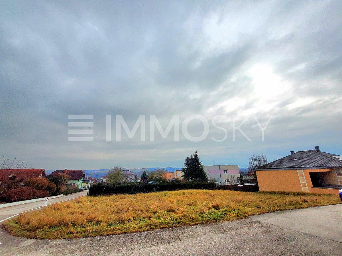 Großes Baugrundstück nahe Golfplatz