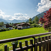 KITZIMMO-Domizil mit Potenzial in zentrumsnaher Ruhelage - Ski Out - Immobilien Kitzbühel.