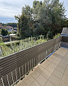 Großzügiger Balkon mit Grünblick
