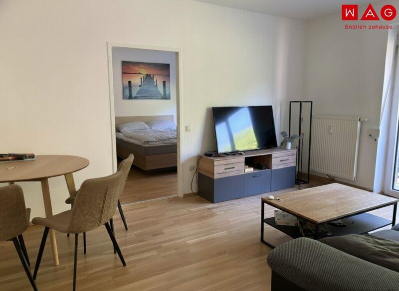 Wohnzimmer mit Blick ins Schlafzimmer