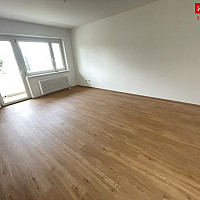 Wohnzimmer mit Balkon