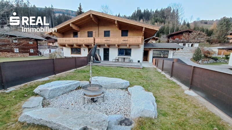Ferienhaus mit Feuerstelle im Garten