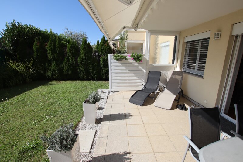 Traumhafte, neuwertige 3 Zi Gartenwohnung mit 400m² Eigengarten in Waidmannsdorf mit Tiefgarage