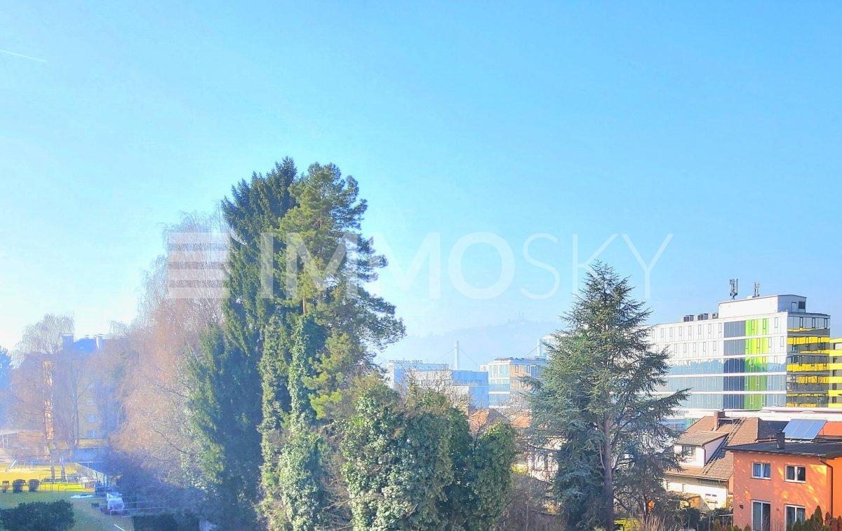 Panoramablick bis zum Pöstlingberg von der LoggiaWeitb