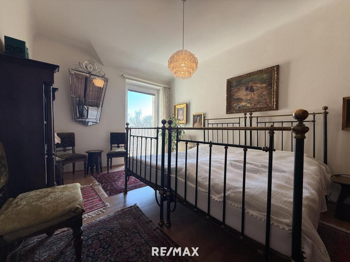 Schlafzimmer mit französischem Balkon