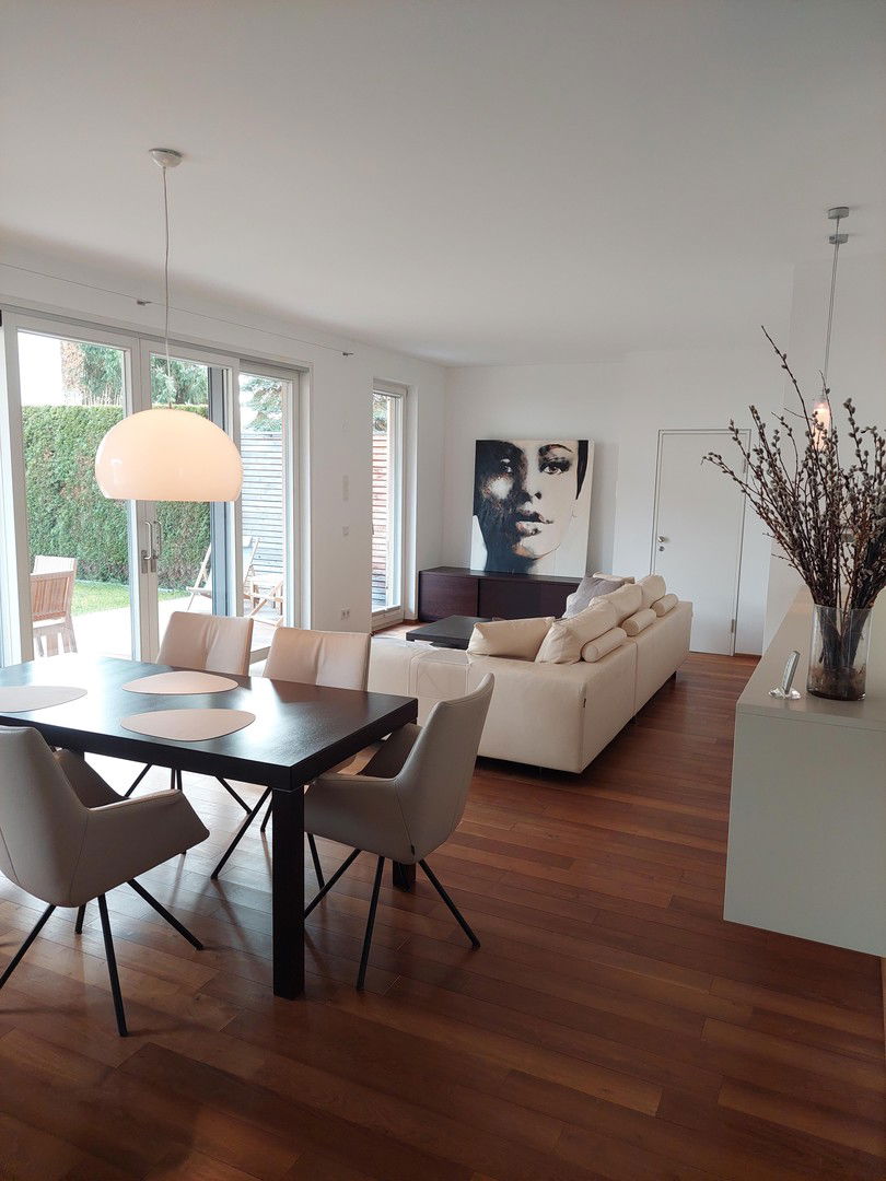 Wozi mit Blick in den Garten