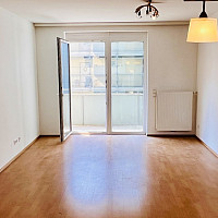 Wohnbereich Blickrichtung Balkon