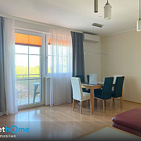 Wohnzimmer mit Balkon