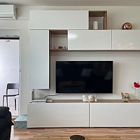 Wohnzimmer mit Loggia, Klima und offener Küche