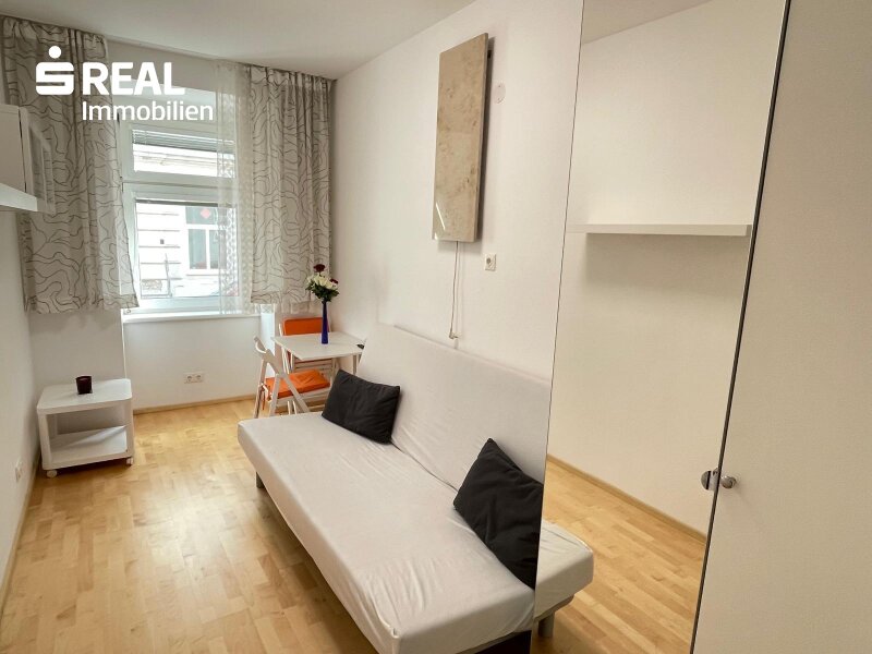 Wohn/ Schlafzimmer