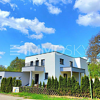 2 Familienhaus mit 2 Eingänge!