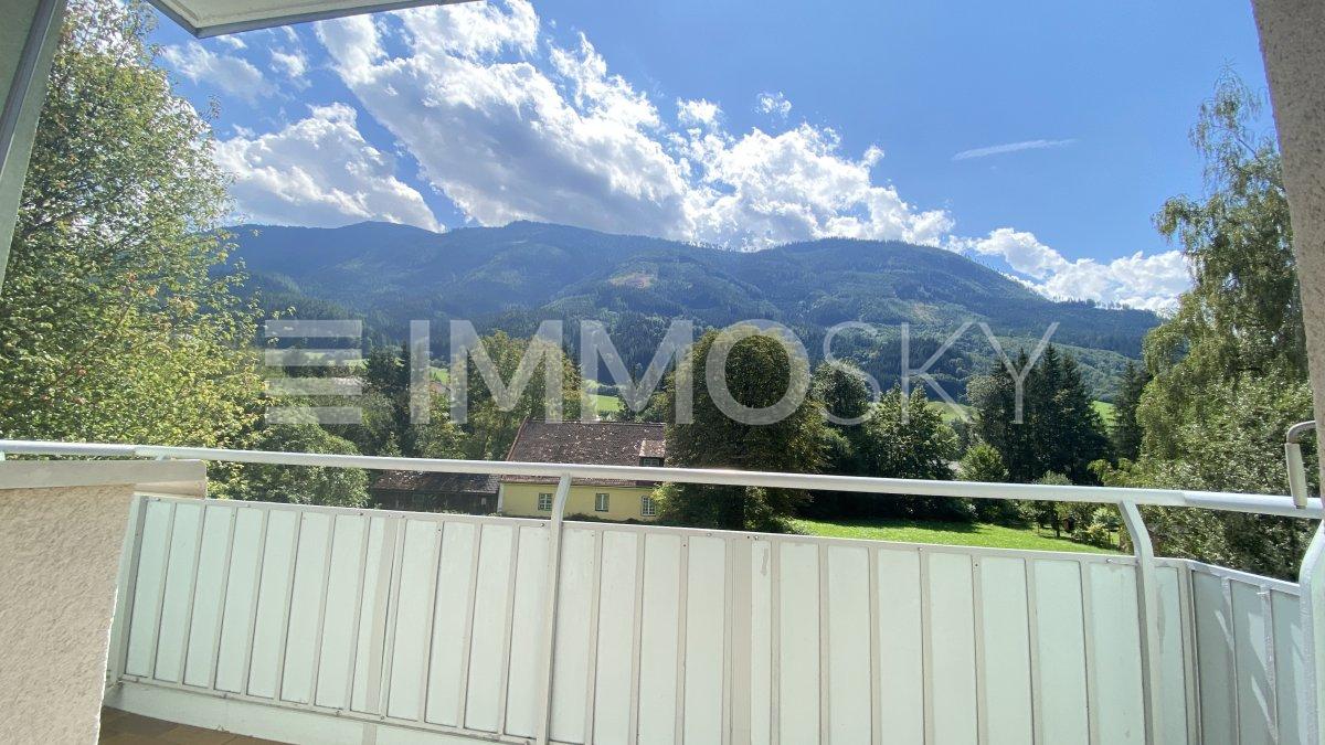 RUHIGER - SONNIGER - GEPFLEGTER WOHNTRAUM MIT AUSSICHTSBALKON