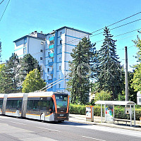 ..nahe bei Bushaltrestelle