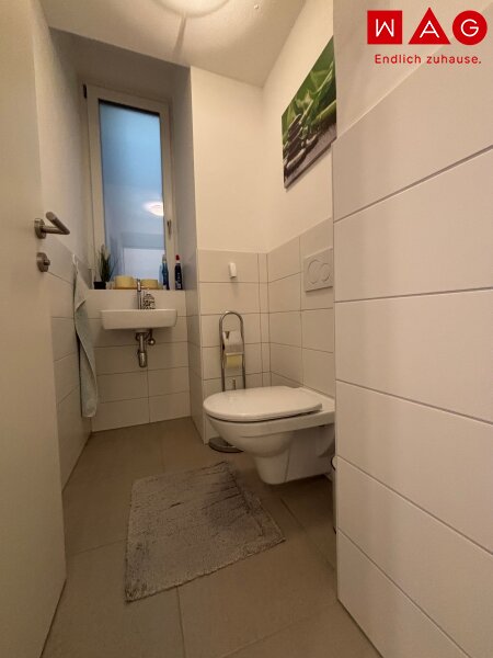 WC mit extra Waschbecken