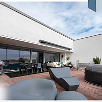 Große uneinsichtige Terrasse