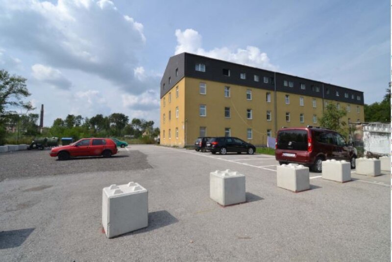 Aussenansicht - Parkplätze