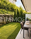 Terrasse (Möbel KI generiert)