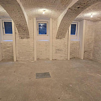 Großer Raum Innenhof