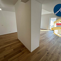 Wohnzimmer und Küche, kreisförmig begehbar