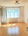 Lichtdurchfluteter Wohnraum mit Loggia