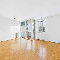 CAM04191G0-PR0077-STILL006